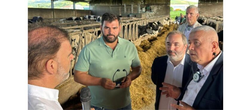 Europarlamentarul Daniel Buda în vizită la o fermă de vaci de lapte din Azore, Portugalia